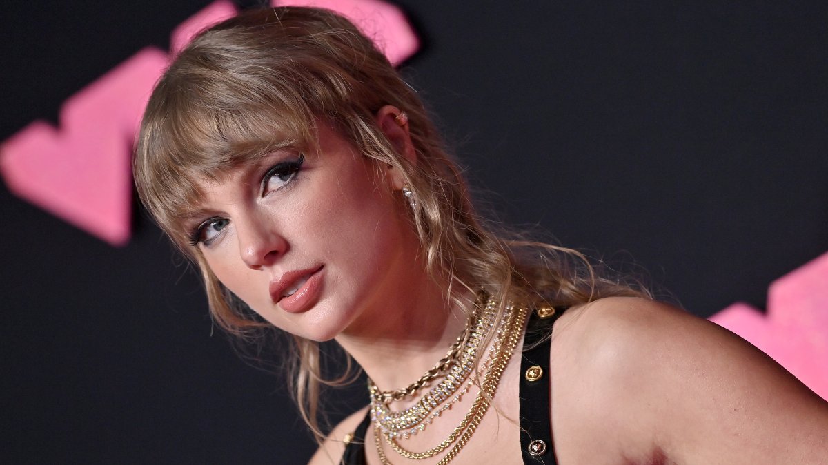 Taylor Swift partners with Google for a vault music reveal — but it would seem you will find been a ‘Glitch’ Taylor Swift partners with Google for a vault music reveal — but it would seem you will find been a ‘Glitch’