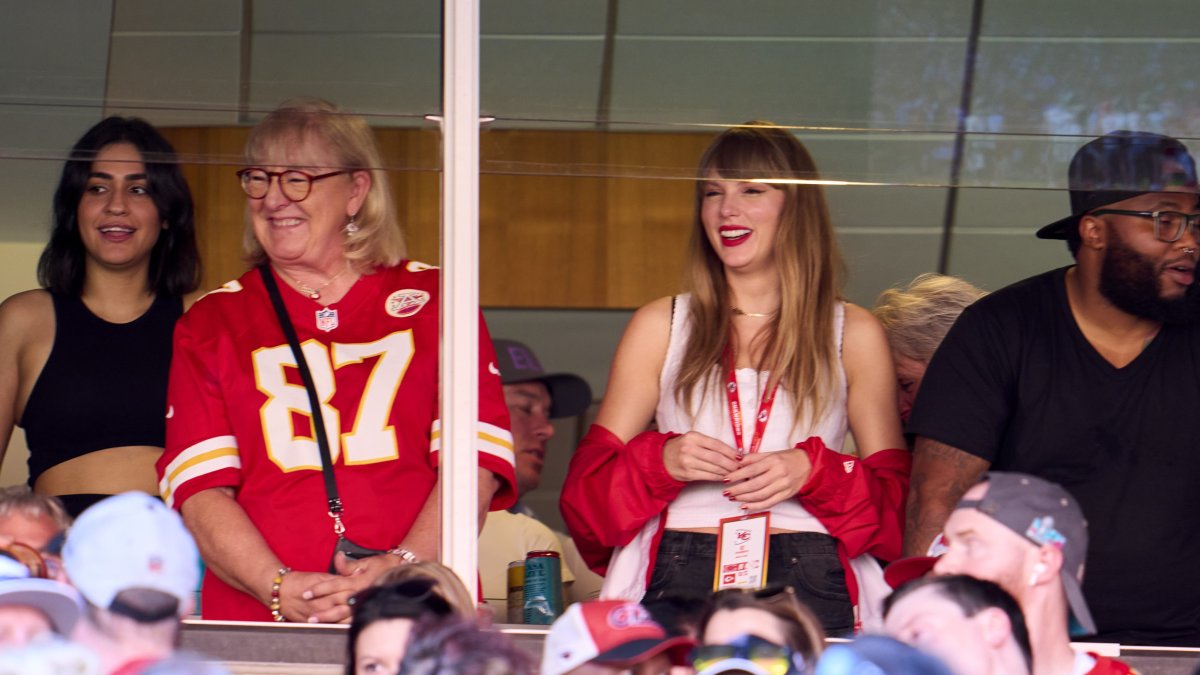Taylor Swift, Travis Kelce spotted leaving Arrowhead Stadium collectively