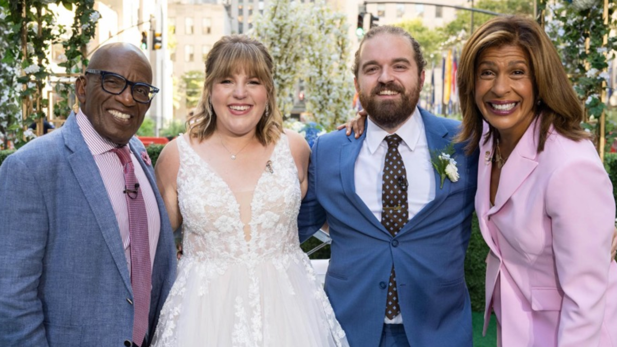 Currently marriage! This couple enjoys the demonstrate so much, they obtained married on the Plaza