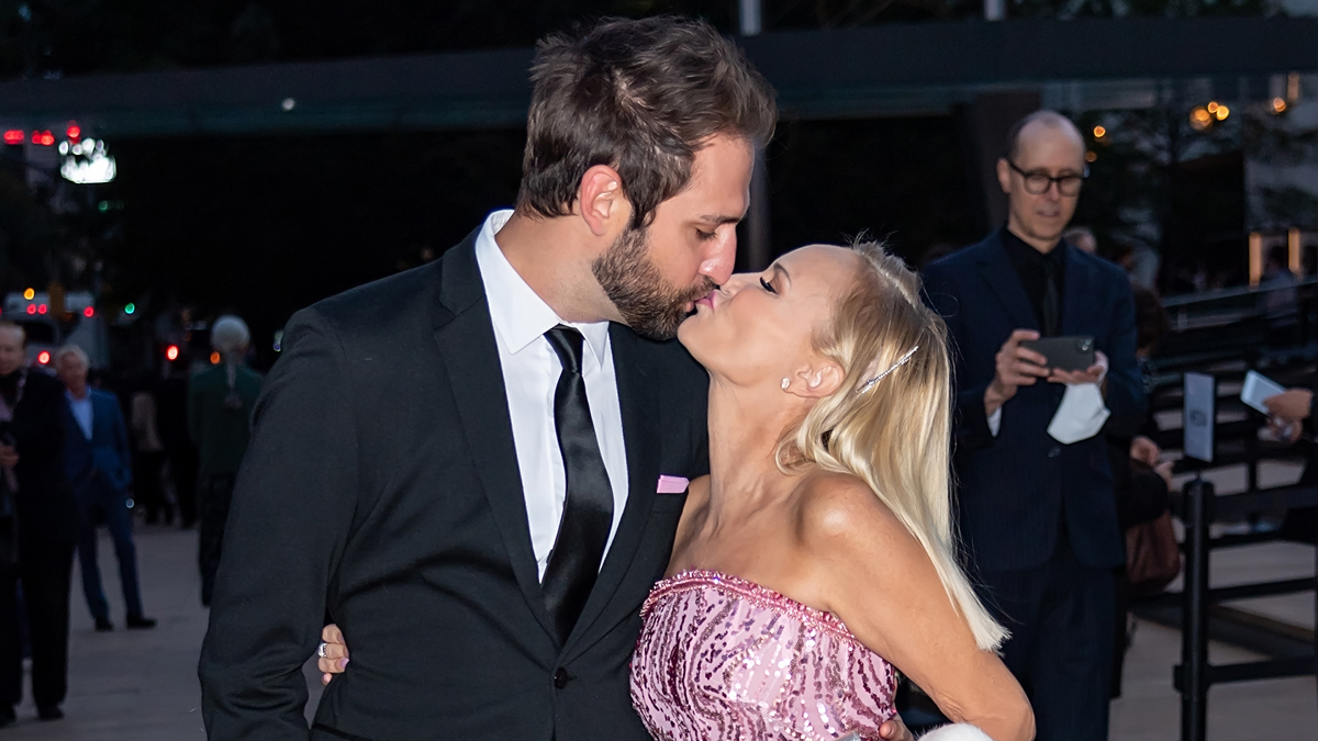Kristin Chenoweth marries fiancé Josh Bryant. All about her new spouse