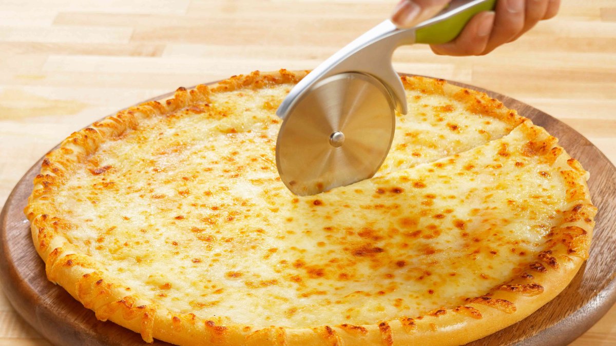 9 bargains for Nationwide Cheese Pizza Working day to preserve you some dough