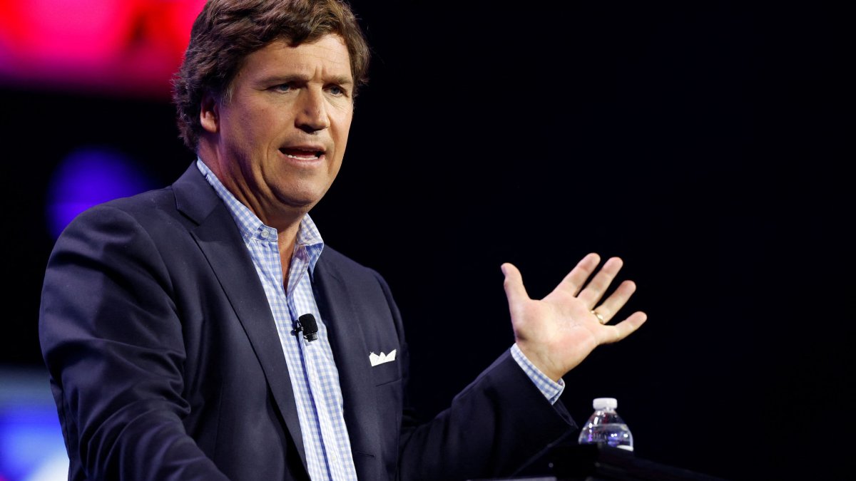 Tucker Carlson media company signs its first ad deal - Vimarsana News