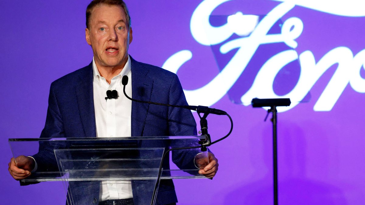 In rare move, Ford chairman calls on UAW to make a deal and end 'acrimonious' talks – NBC 6 South Florida - Vimarsana News