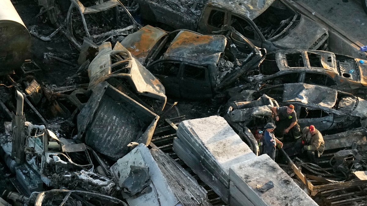 'Superfog' made of fog and marsh fire smoke causes deadly pileups on a Louisiana highway – NBC 6 South Florida - Vimarsana News