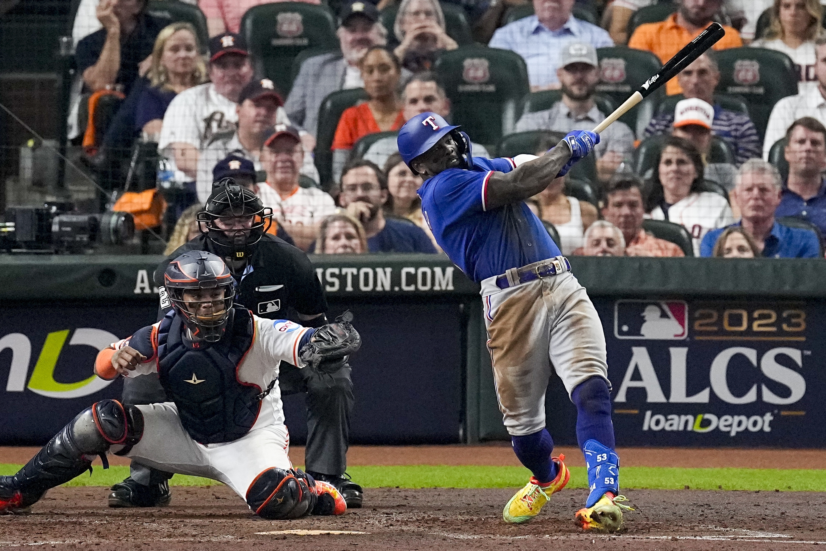 Miguel Cabrera gets Triple Crown trophy from MLB (Pictures)