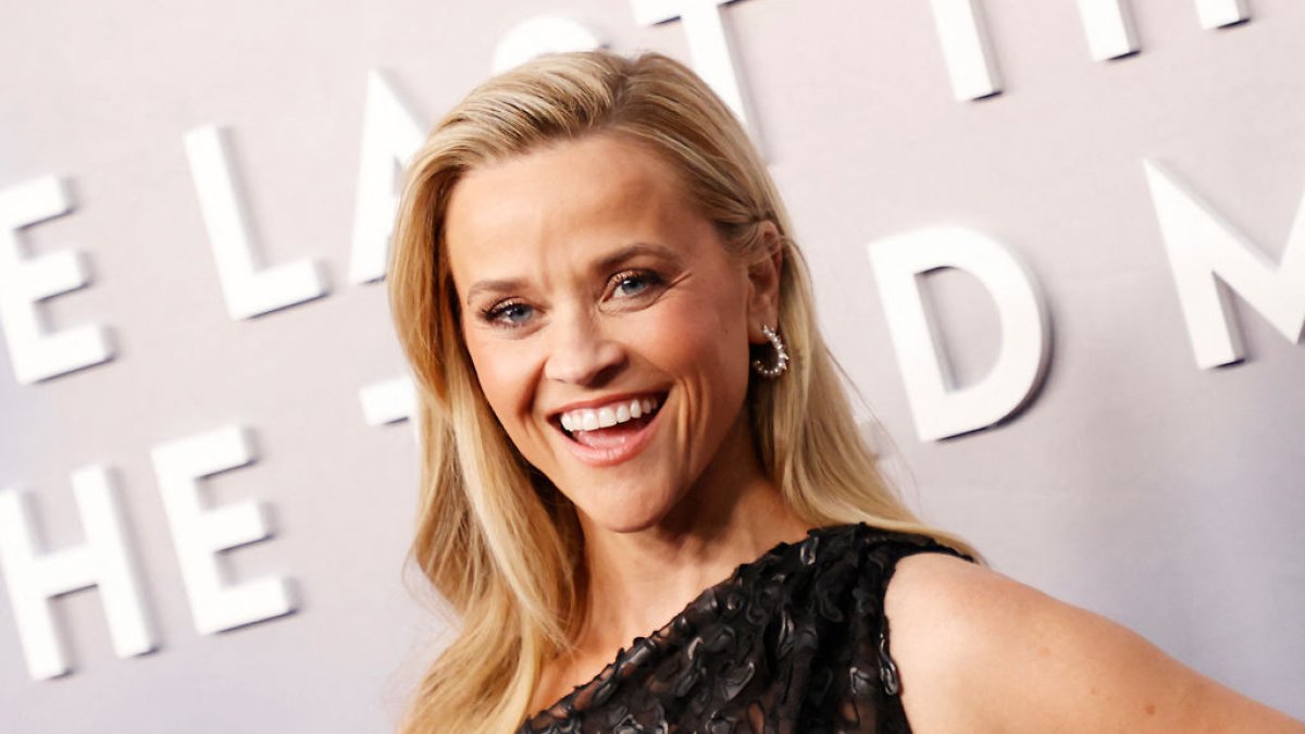 Reese Witherspoon tears up saying she felt like she ‘broke’ a yr back