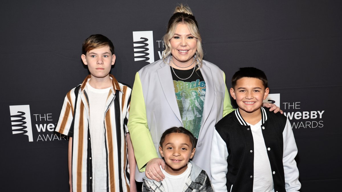 Kailyn Lowry is pregnant with twins months after welcoming newborn no. 5 Kailyn Lowry is pregnant with twins months after welcoming newborn no. 5