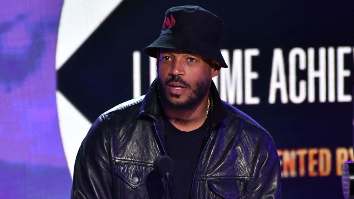 Marlon Wayans says he was racially targeted by gate agent and is currently being unfairly prosecuted