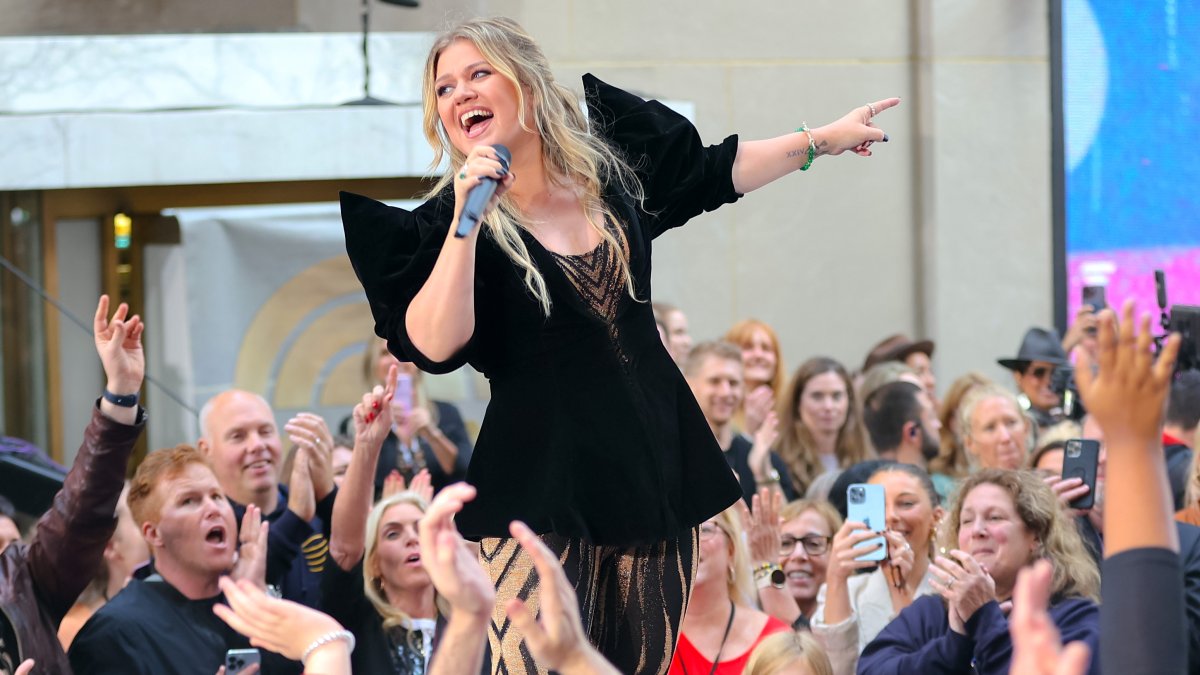 ‘The Kelly Clarkson Show’ is premiering from its new NYC studio on Oct. 16