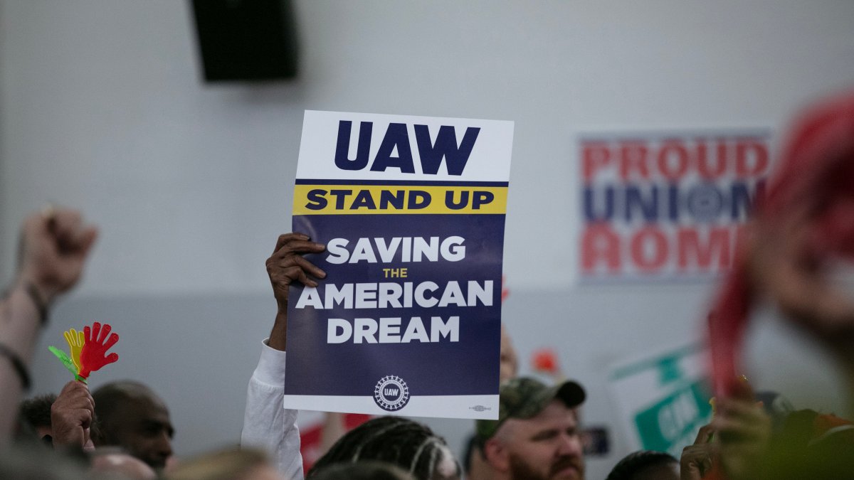 UAW Mack trucks workers reject deal and go on strike – NBC 6 South Florida - Vimarsana News