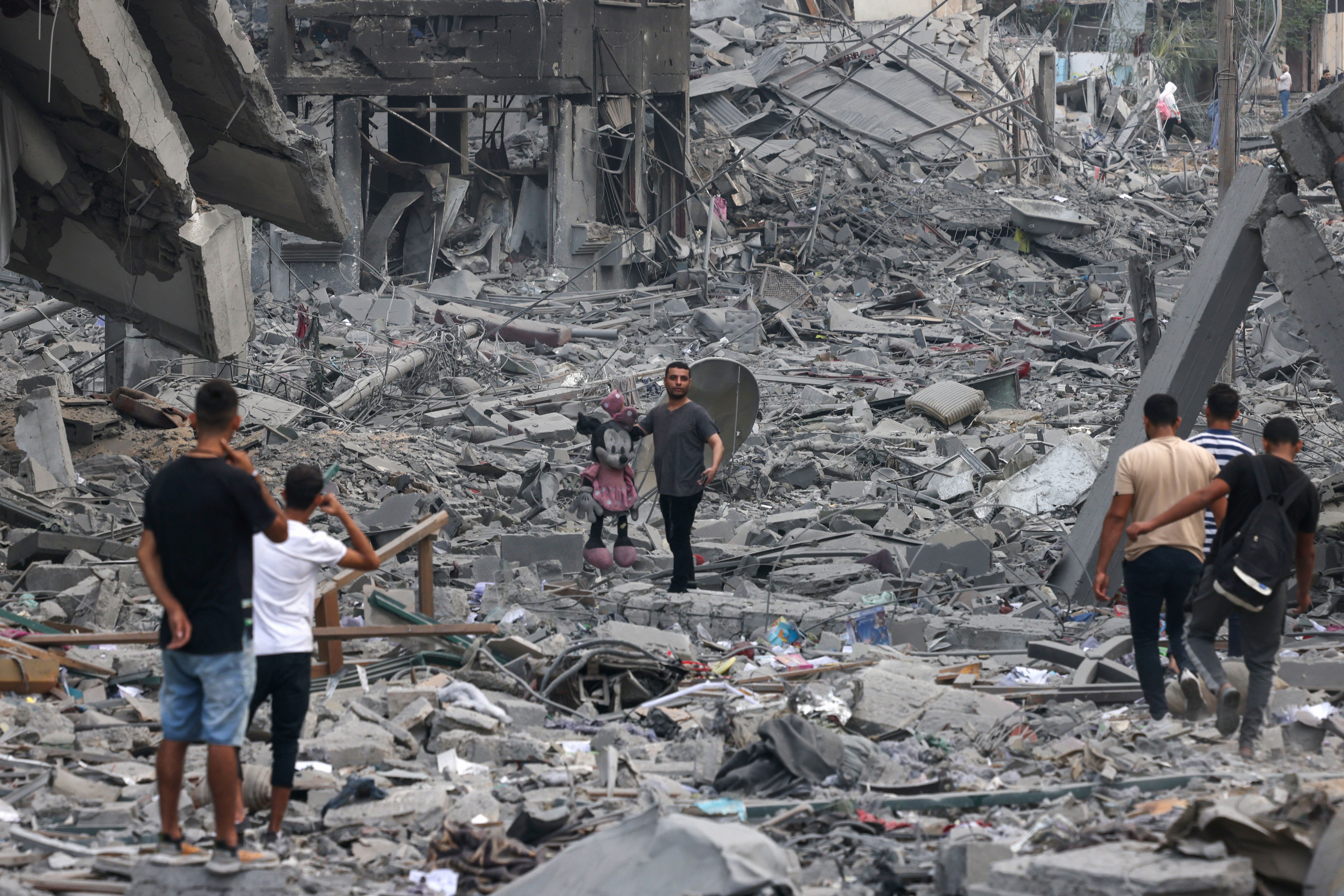 Palestinians inspect the destruction from Israeli airstrikes in Gaza City&#8217;s al-Rimal neighbourhood early on October 10, 2023.