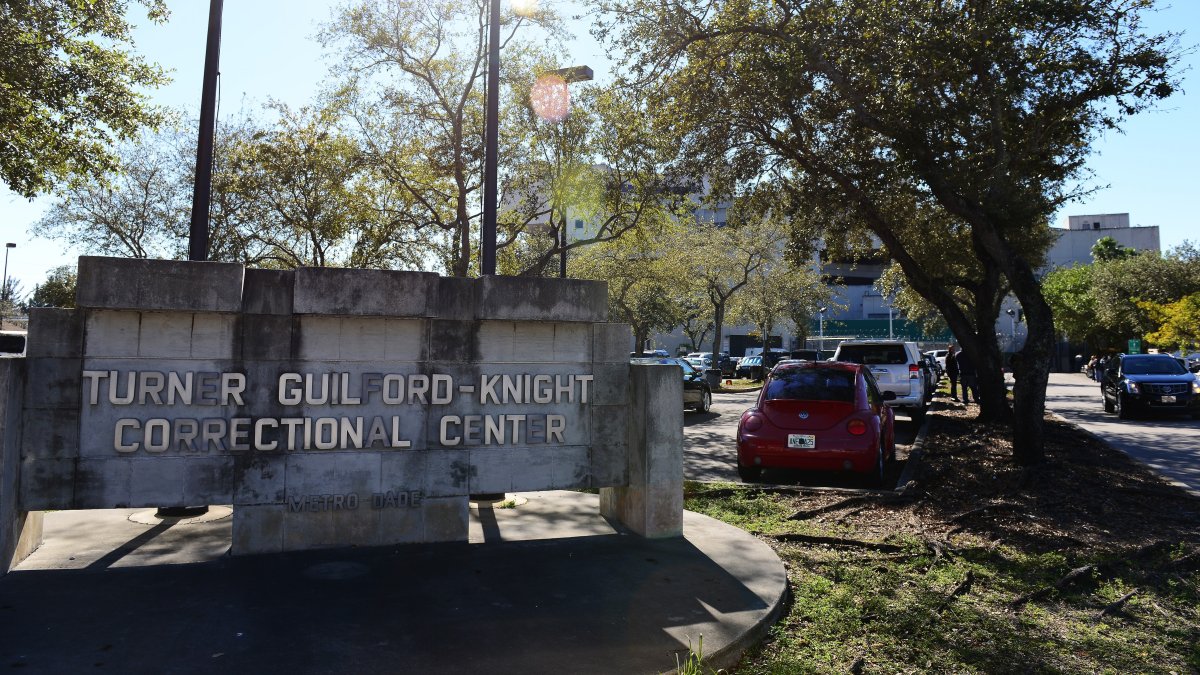 Man defrauds company, steals more than 400 smart toilets in Miami: Police