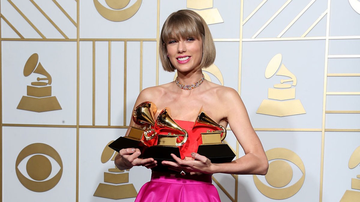 Taylor Swift’s ‘1989′ (Taylor’s Model) has arrived, bringing nostalgic followers outdated and new hits