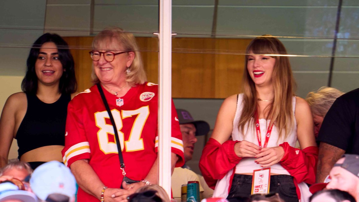 Admirers have a chance to be part of Donna Kelce watch her sons’ Eagles vs. Chiefs match