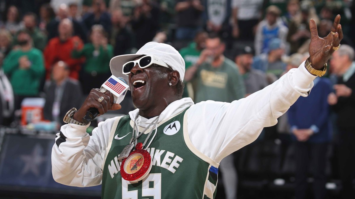 Taste Flav performs unforgettable rendition of national anthem at Bucks-Hawks activity