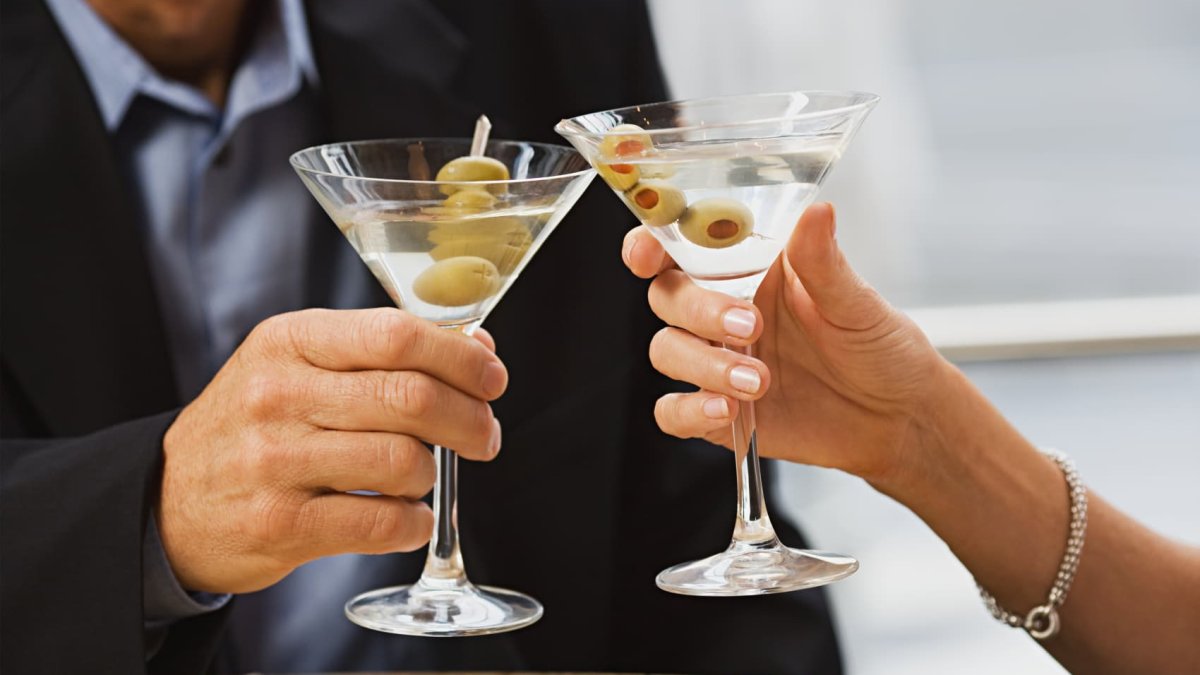 31% of millionaires say they're part of the middle class, survey finds. 'People feel squeezed,' advisor explains – NBC 6 South Florida - Vimarsana News