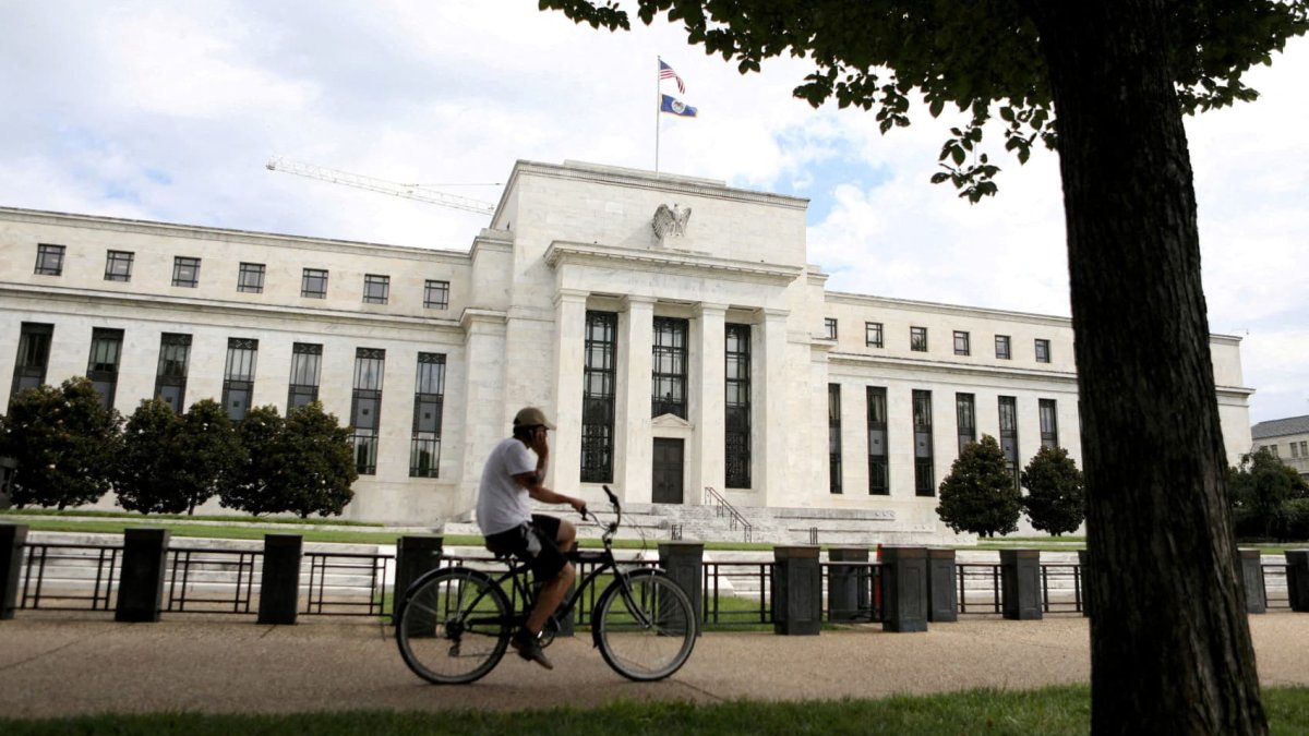 Fed is 'disconnected' from reality, must cut rates 5 times next year, portfolio manager says – NBC 6 South Florida - Vimarsana News