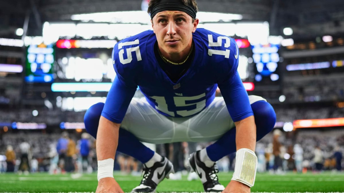 This 25-year-old NFL quarterback makes $44,000 per week and still lives with his parents - Vimarsana News