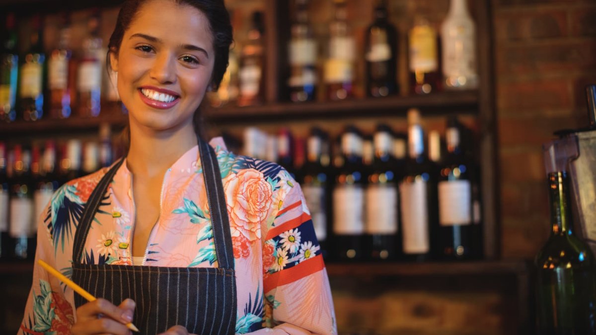 With tipping, wages are 'shifted onto the customer'—here's why we do that in the U.S. – NBC 6 South Florida - Vimarsana News