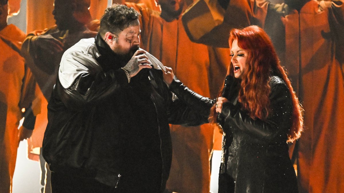 Wynonna Judd responds after fans express concern about her CMAs performance