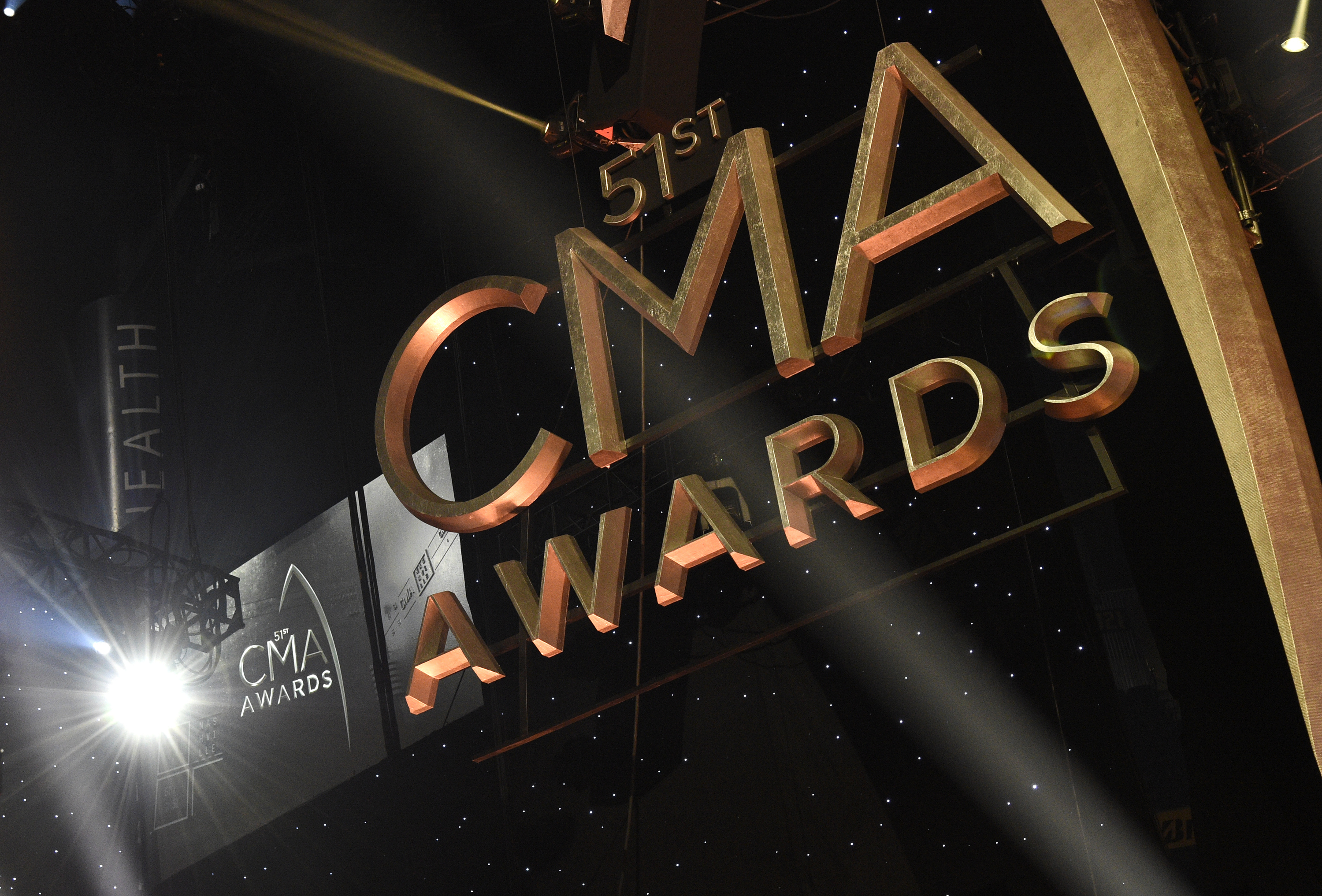 Jimmy Buffett to acquire tribute at CMA Awards tonight