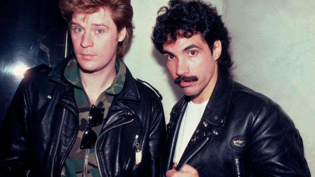 Daryl Corridor is suing John Oates around approach to offer stake in joint venture. A judge has paused the sale