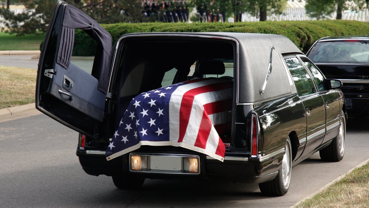 'Everybody has worth:' High school kids serve as pallbearers for homeless veterans – NBC 6 South Florida - Vimarsana News