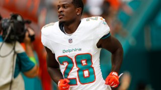 MIAMI GARDENS, FLORIDA – OCTOBER 8: De’Von Achane #28 of the Miami Dolphins runs out of the tunnel during player introductions prior to a game against the New York Giants at Hard Rock Stadium on October 8, 2023 in Miami Gardens, Florida.