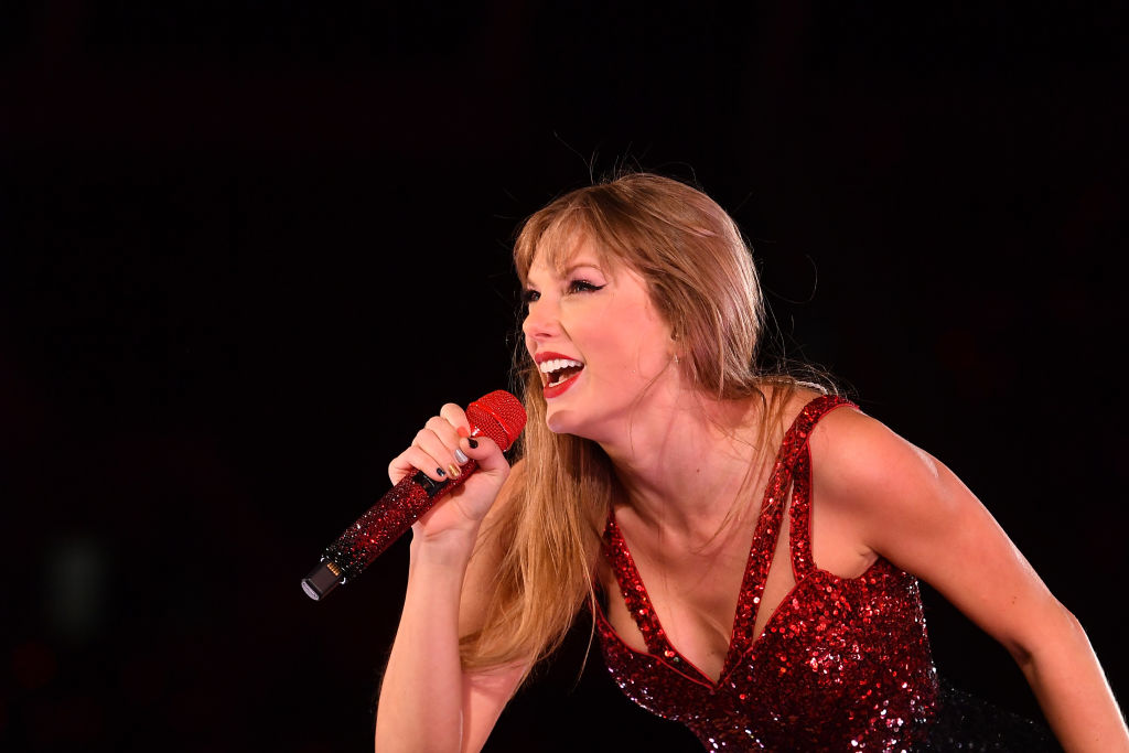 Taylor Swift&#039s father shared her Milk Bar birthday cake with strangers at the Chiefs activity