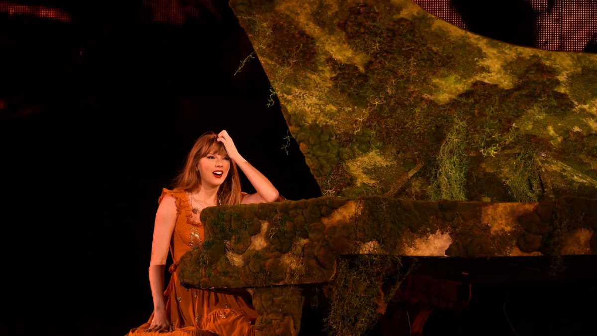 Taylor Swift offers Travis Kelce a shoutout by modifying ‘Karma’ lyrics