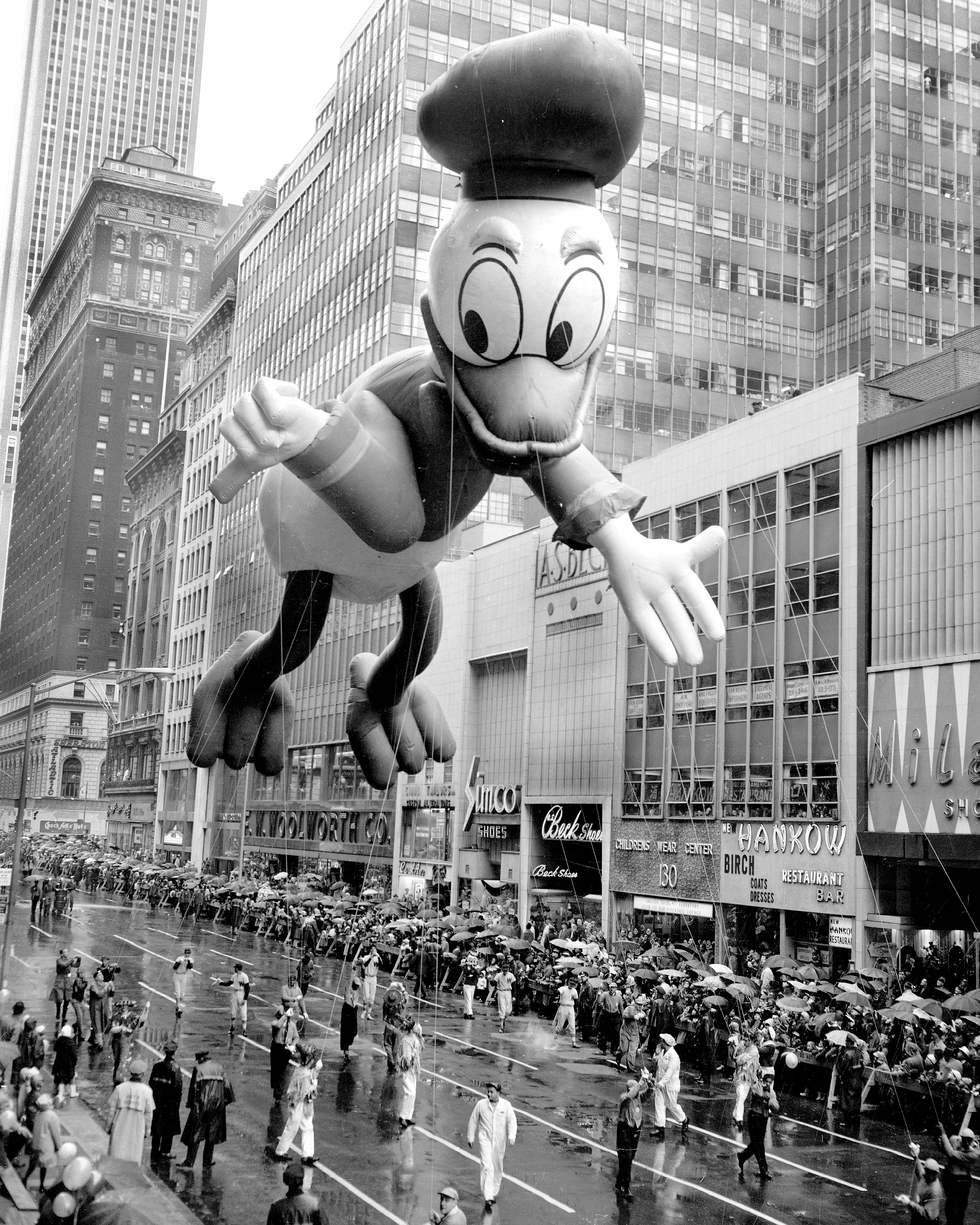 It sure is a fine day for ducks, says Donald as he floats down the street in the Macy’s Thanksgiving Day parade. (Photo by Gordon Rynders/NY Daily News Archive via Getty Images)