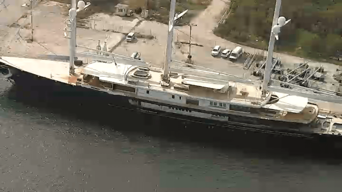jeff bezos yacht at port everglades
