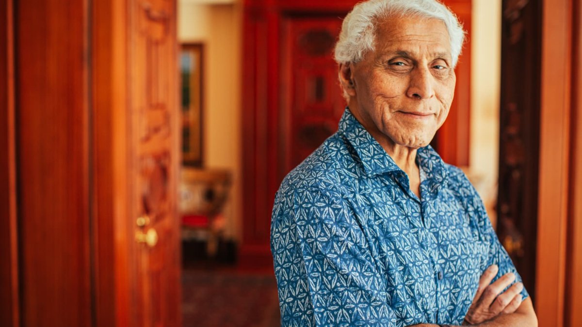 How a 75-year-old Indian-American tech entrepreneur is betting $1 billion of his own fortune on AI's future - Vimarsana News