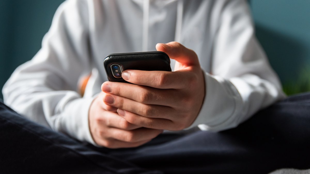 What is sextortion? Dangers parents of students should know about – NBC 6 South Florida - Vimarsana News