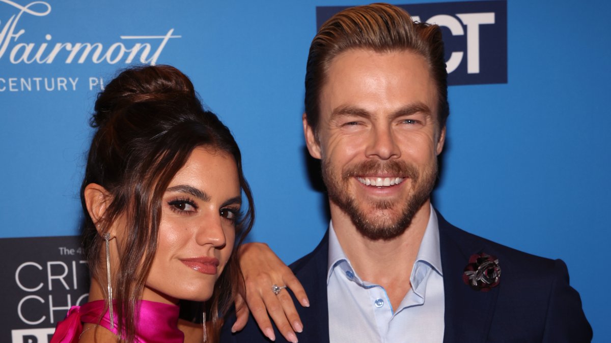 How Derek Hough and Hayley Erbert celebrated Christmas amid her skull surgical procedures restoration How Derek Hough and Hayley Erbert celebrated Christmas amid her skull surgical procedures restoration