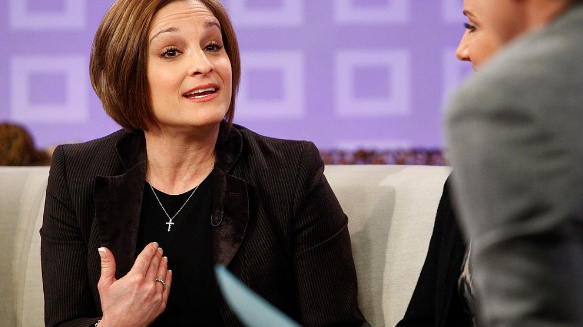 Immediately after wellbeing scare, Mary Lou Retton shares heartwarming Xmas photo of her 4 daughters