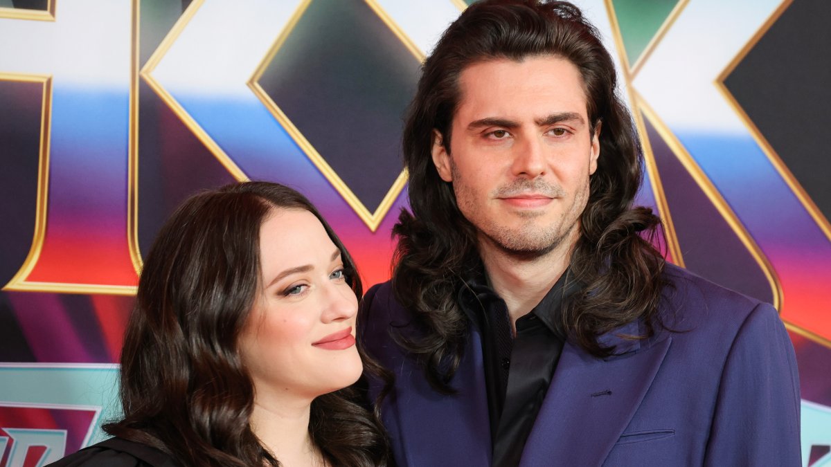 ‘2 Broke Girls” Kat Dennings marries Andrew W.K. right after almost 3 yrs of relationship ‘2 Broke Girls” Kat Dennings marries Andrew W.K. right after almost 3 yrs of relationship