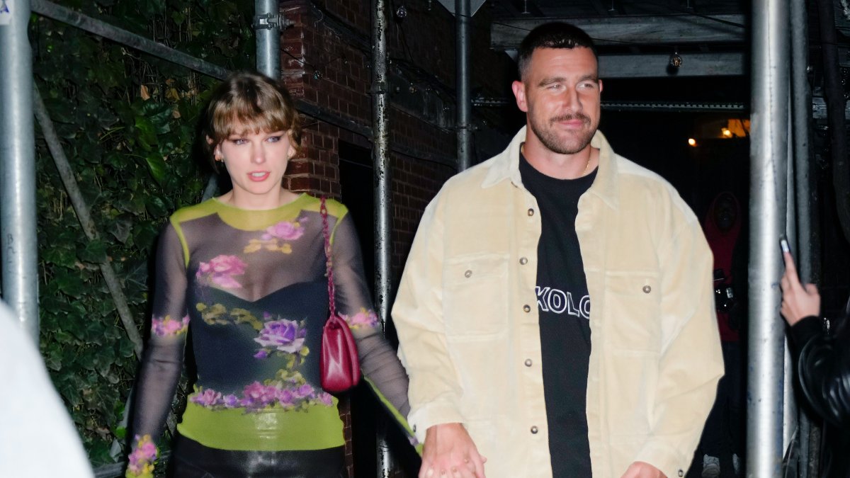 Travis Kelce provides Taylor Swift a shoutout for his best-selling jerseys