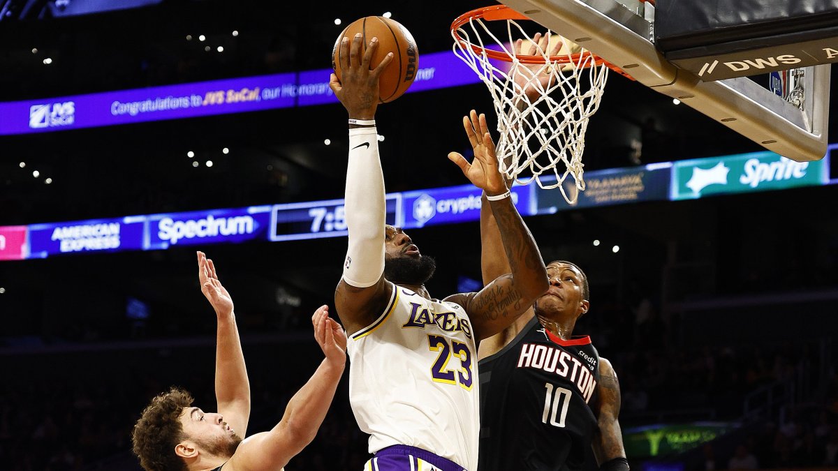 LeBron James hits sublime 360 layup in Lakers-Rockets – NBC 6 South Florida