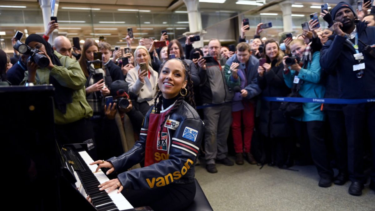 Watch Alicia Keys shock commuters with efficiency at London practice station