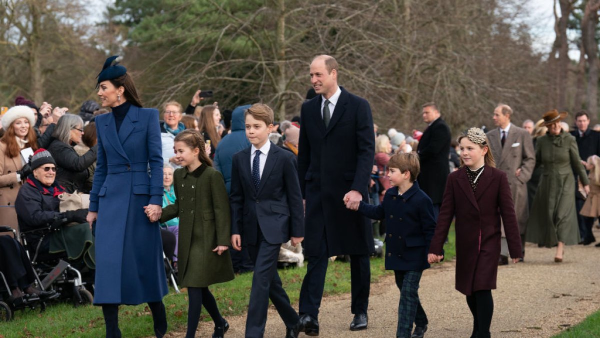 Prince George, Princess Charlotte & Prince Louis sign up for mothers and fathers on Xmas walk