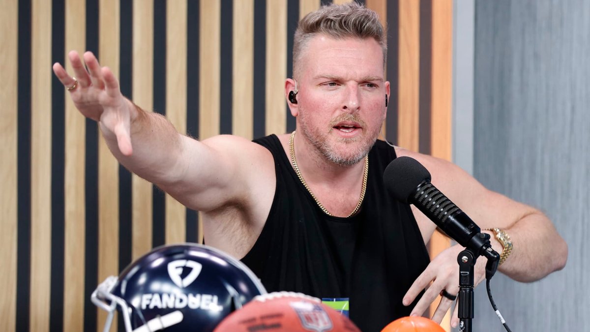 ESPN star Pat McAfee publicly attacks network govt amid Aaron Rodgers controversy