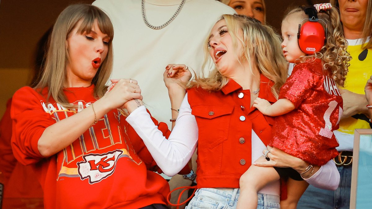 Taylor Swift and Brittany Mahomes twin in customized puffer jackets for Chiefs-Dolphins activity
