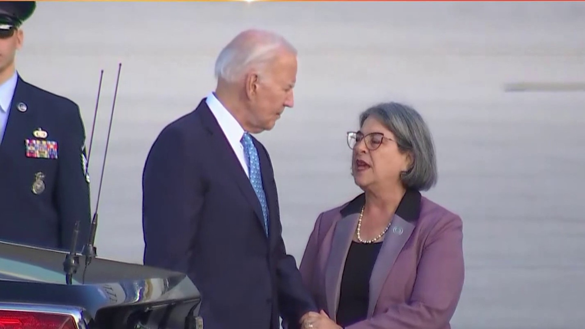 Video shows President Joe Biden greeting Miami-Dade Mayor after arriving at MIA – NBC 6 South Florida