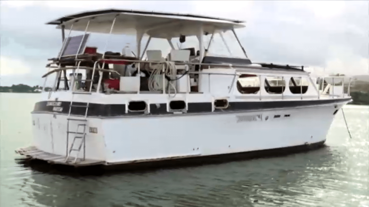 Authorities crack down on homeless, squatters living in derelict boats Authorities crack down on homeless, squatters living in derelict boats