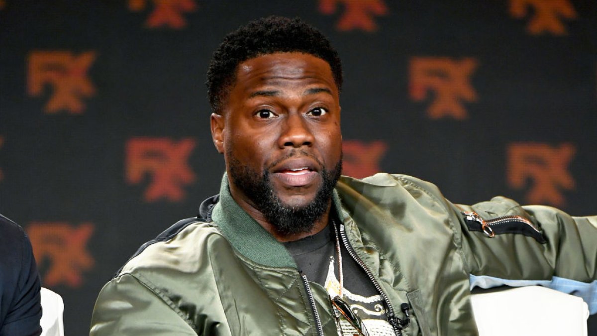 Kevin Hart points out the hilarious viral Christmas prank that terrified his 2 younger kids