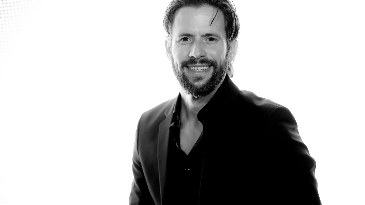 Actor Christian Oliver and 2 youthful daughters killed in Caribbean aircraft crash
