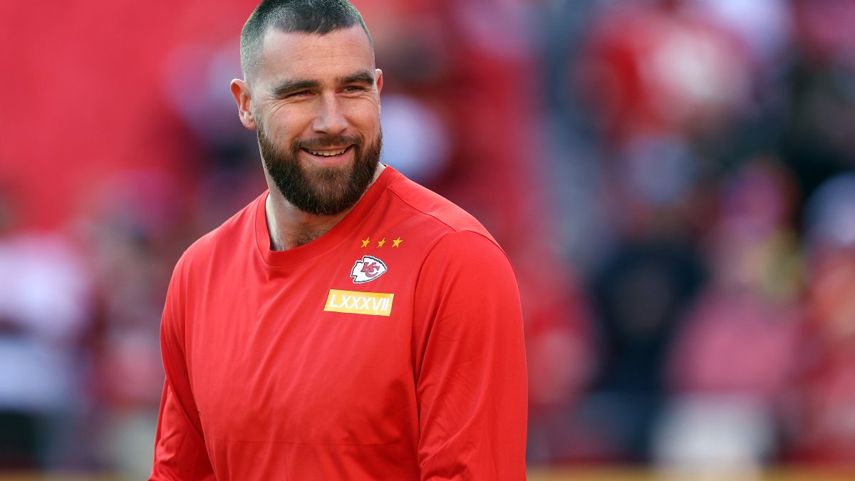 See Travis Kelce react when questioned the most renowned human being in his cellular phone