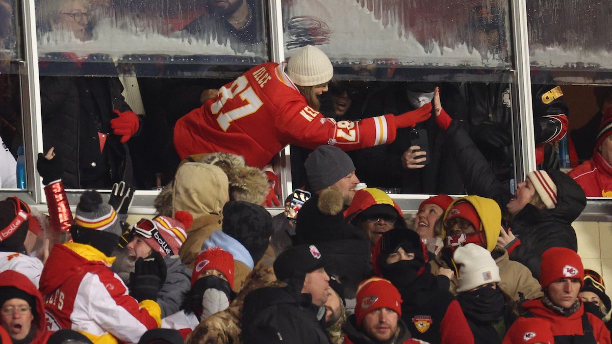 Girl sitting down by Taylor Swift at Chiefs match got a thoughtful present from the singer