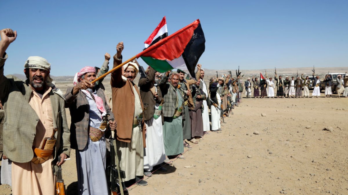 Houthi rebels strike a US-owned cargo ship off the coast of Yemen – NBC 6 South Florida - Vimarsana News
